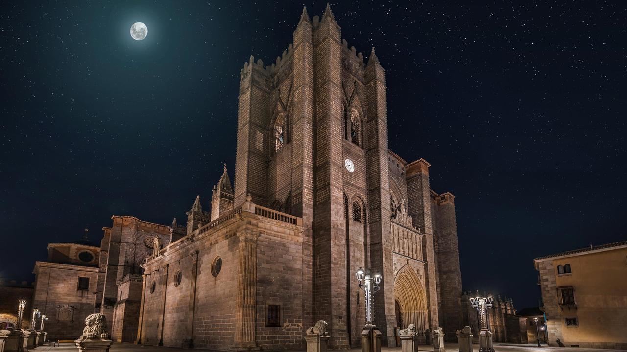 Apartamentos Turisticos Avila La Catedral Exteriör bild